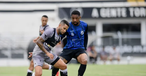 Ponte Preta enfrenta atrasos salariais e desafios na base, afetando o desempenho em campo.